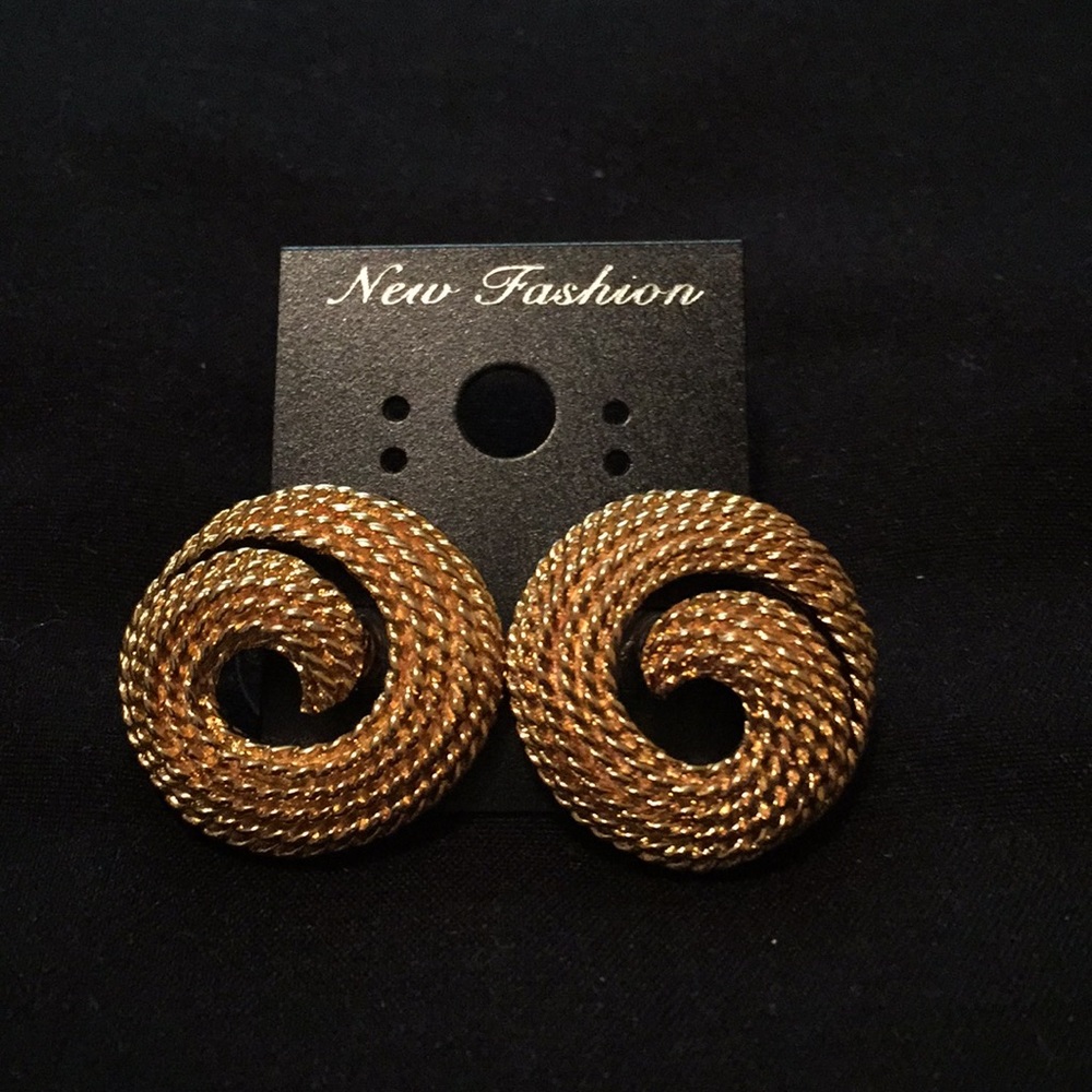 Vintage Monet signed button post earrings